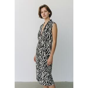 Arden B. Black/tan animal print below the knee dress Size medium